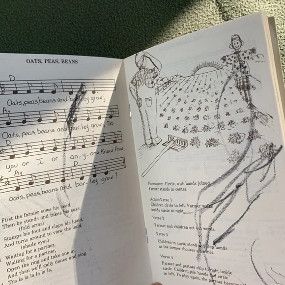 2 Children’s Music Books. Wee Sing and Play. More Piggyback Songs. - Picture 4 of 7